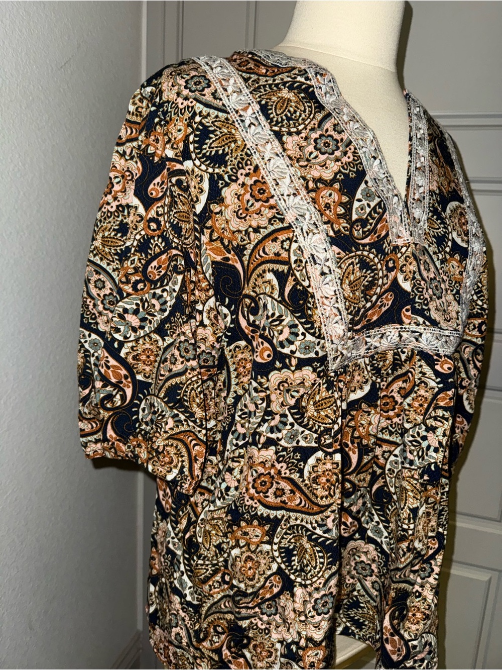 NWT Paisley V-Neck Women’s Blouse - Navy & Tan - Picture 3 of 8